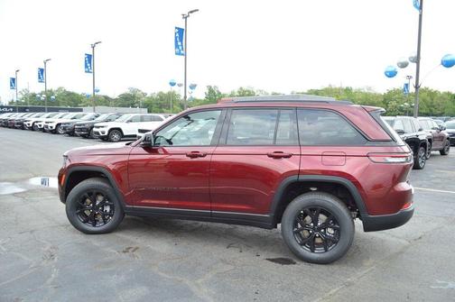 2025 Jeep Grand Cherokee Laredo