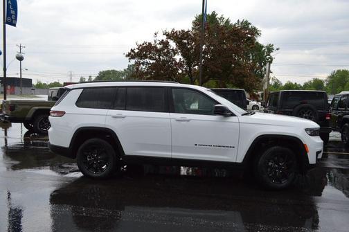 2025 Jeep Grand Cherokee L Laredo