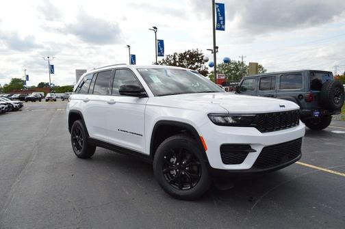 2025 Jeep Grand Cherokee Laredo