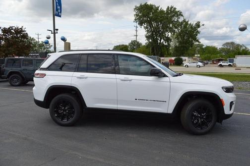 2025 Jeep Grand Cherokee Laredo