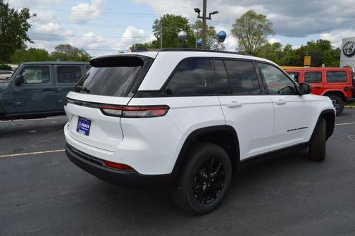 2025 Jeep Grand Cherokee Laredo