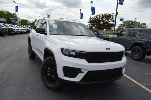 2025 Jeep Grand Cherokee Laredo