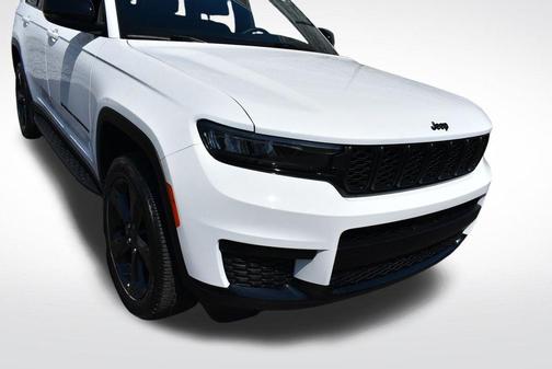 Bright White Clearcoat 2024 Jeep Grand Cherokee L Laredo
