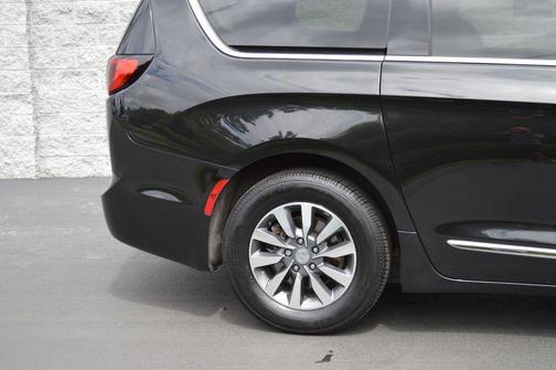 2020 Chrysler Pacifica Touring-L Plus