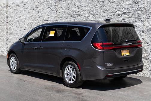 2023 Chrysler Pacifica Touring-L