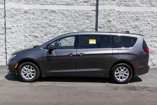 2023 Chrysler Pacifica Touring-L