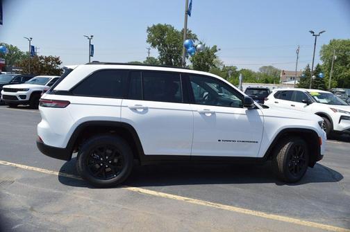 2025 Jeep Grand Cherokee Laredo