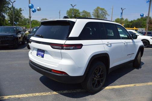 2025 Jeep Grand Cherokee Laredo