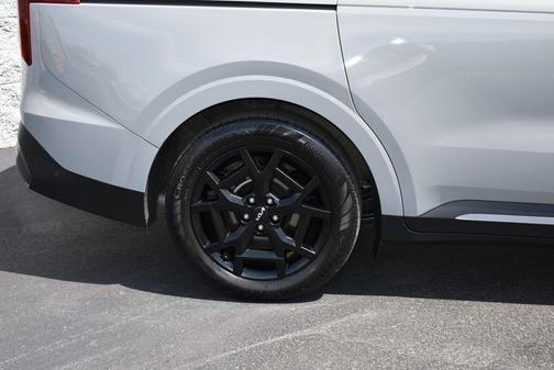 Ceramic Silver 2025 Kia Carnival SX Prestige