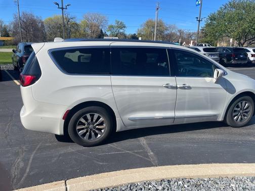 2020 Chrysler Pacifica Touring-L Plus