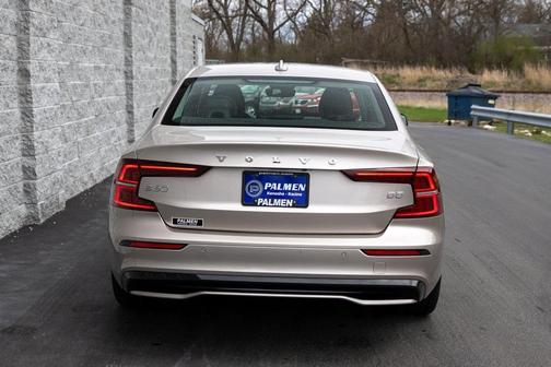 2023 Volvo S60 B5 Plus Dark Theme
