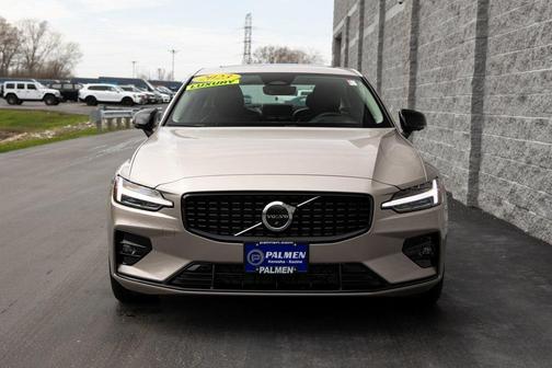 2023 Volvo S60 B5 Plus Dark Theme