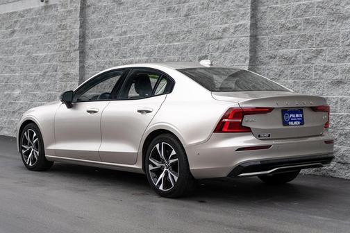 2023 Volvo S60 B5 Plus Dark Theme