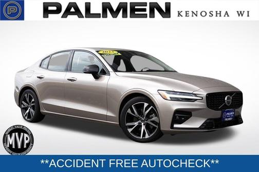 2023 Volvo S60 B5 Plus Dark Theme
