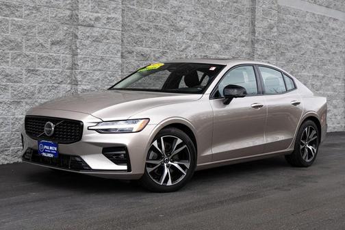 2023 Volvo S60 B5 Plus Dark Theme