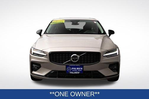 2023 Volvo S60 B5 Plus Dark Theme