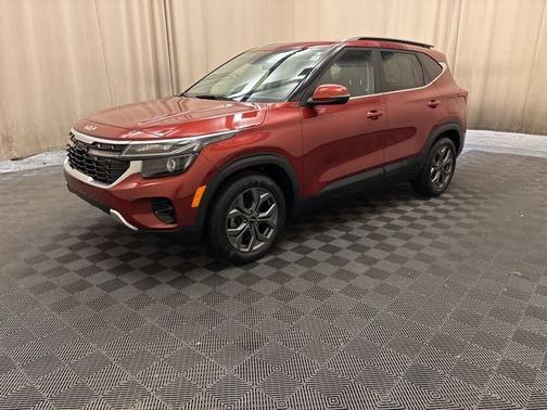Orange 2024 Kia Seltos S