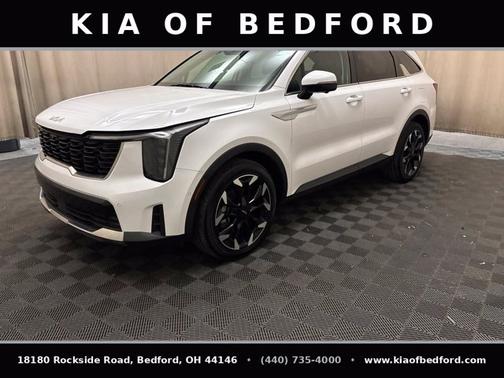 White Pearl 2024 Kia Sorento SX