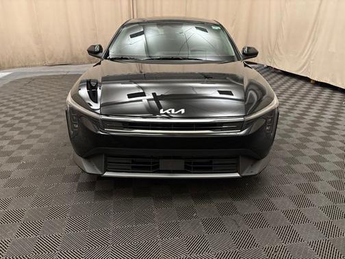Aurora Black Pearl 2025 Kia K4 EX