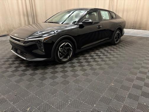 Aurora Black Pearl 2025 Kia K4 EX