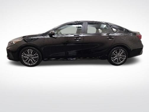 Aurora Black 2024 Kia Forte GT-Line
