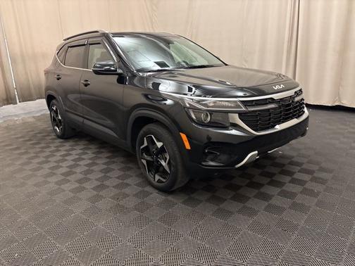 Black 2024 Kia Seltos EX