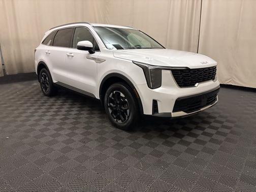 White Pearl 2025 Kia Sorento S