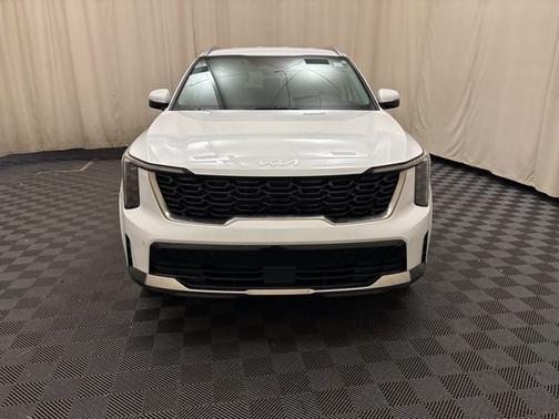 White Pearl 2025 Kia Sorento S