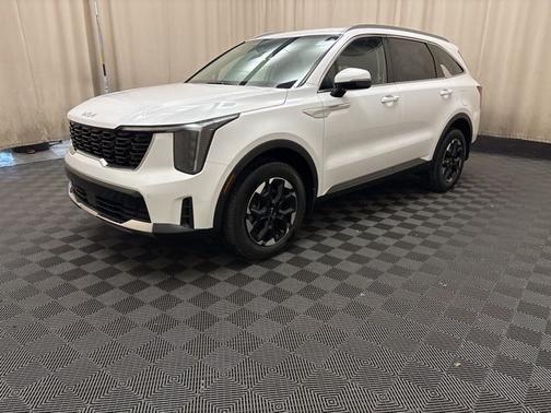 White Pearl 2025 Kia Sorento S