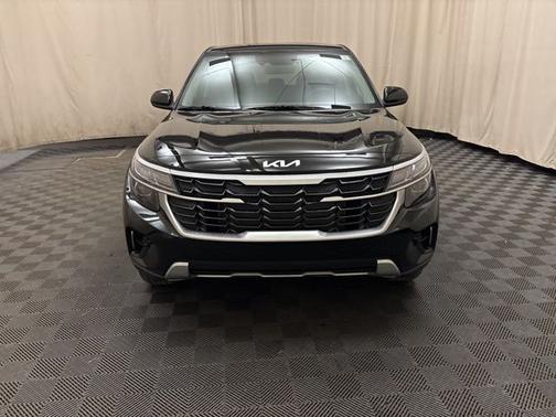 Black 2026 Kia Seltos LX