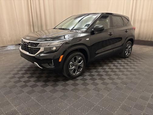 Black 2026 Kia Seltos LX
