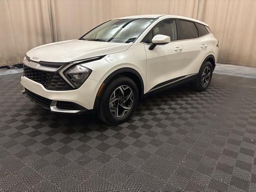 Snow White Pearl 2023 Kia Sportage LX