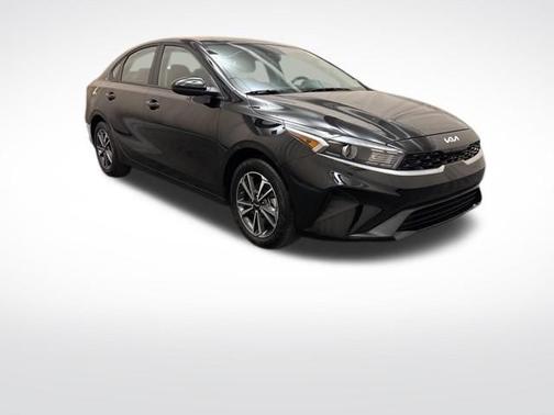 Aurora Black Pearl 2024 Kia Forte LXS