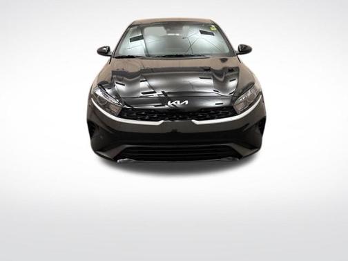 Aurora Black Pearl 2024 Kia Forte LXS