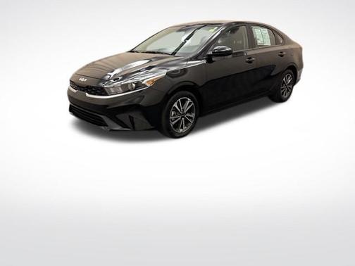 Aurora Black Pearl 2024 Kia Forte LXS