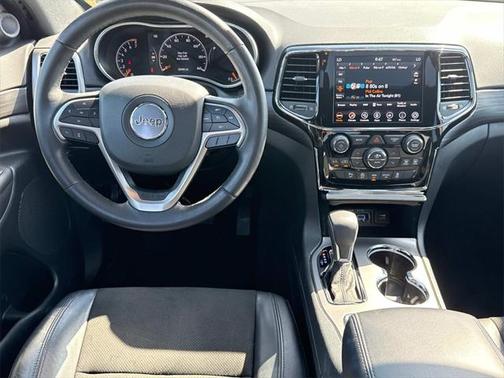 2022 Jeep Grand Cherokee Laredo