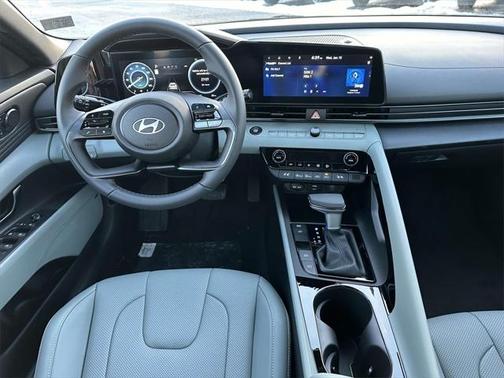 2025 Hyundai ELANTRA Limited