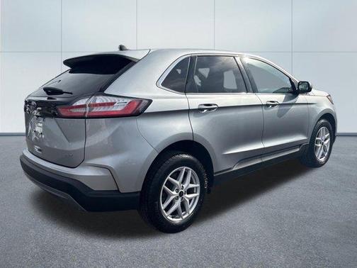 Iconic Silver Metallic 2023 Ford Edge SEL