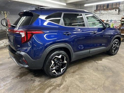 Dark Ocean Blue 2024 Kia Seltos EX