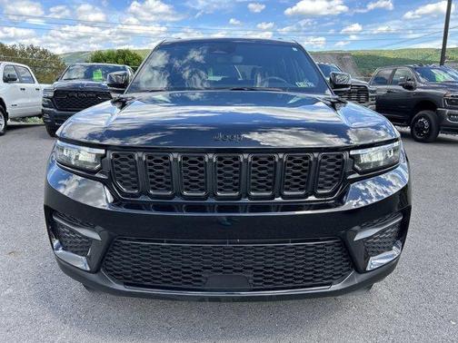 Diamond Black 2023 Jeep Grand Cherokee Altitude