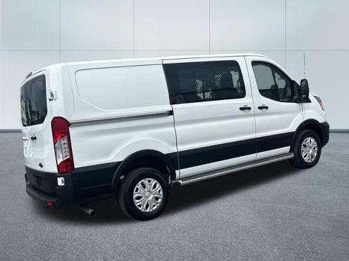 2022 Ford Transit-250 T-250