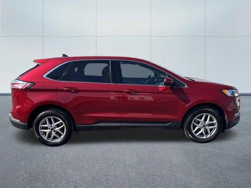 Red 2022 Ford Edge SEL