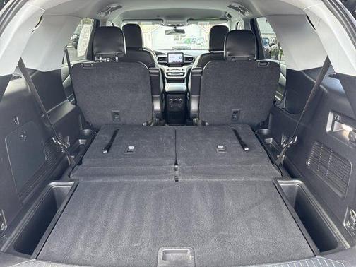Black 2021 Ford Explorer XLT