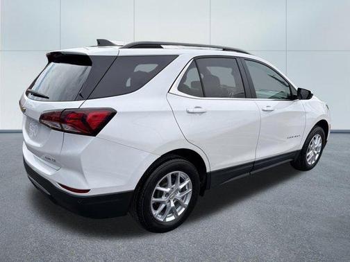 Iridescent Pearl Tricoat 2023 Chevrolet Equinox 1LT