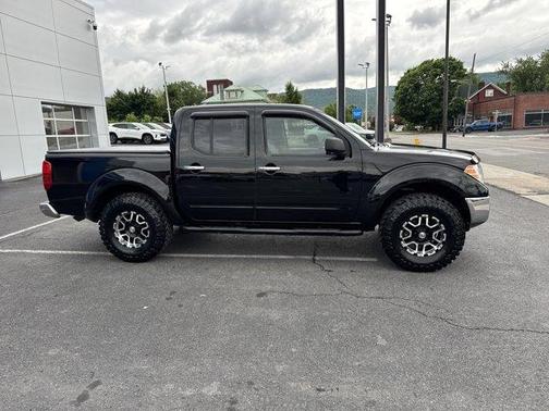 Super Black 2009 Nissan Frontier SE Crew Cab