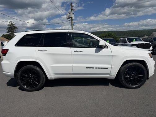 Bright White 2017 Jeep Grand Cherokee Altitude