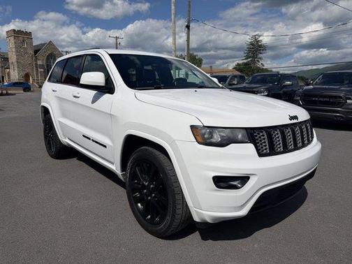 Bright White 2017 Jeep Grand Cherokee Altitude