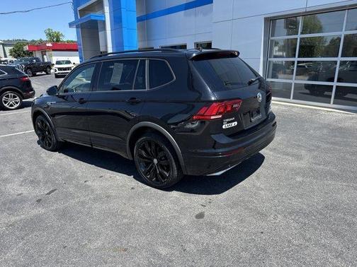 Deep Black Pearl Effect 2021 Volkswagen Tiguan 2.0T SE R-Line Black