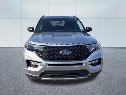 Iconic Silver Metallic 2022 Ford Explorer XLT