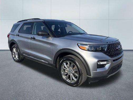 Iconic Silver Metallic 2022 Ford Explorer XLT